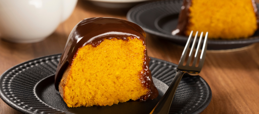 Bolo de Cenoura com Cobertura de Chocolate: Uma Receita Irresistível